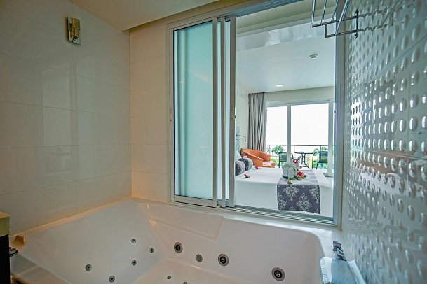 KC Beach Hotel Samui - Badbeispiel Luxury Sea View (Zimmercodierung UBP)