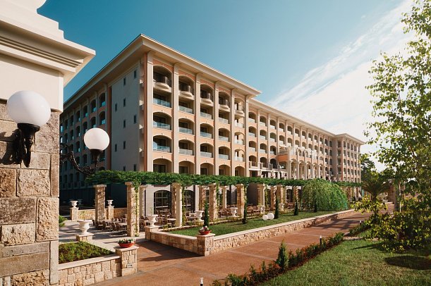 Astor Garden Hotel