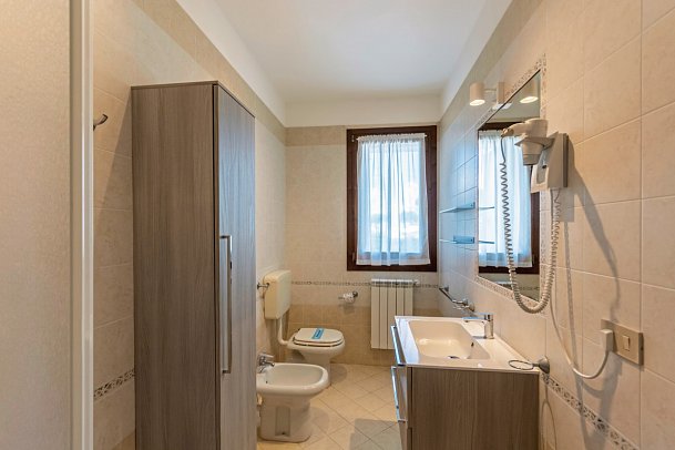 Ferieninsel Albarella - Beispiel Bad (Zimmercodierung HB1)