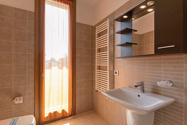 Ferieninsel Albarella - Beispiel Bad (Zimmercodierung OB2)