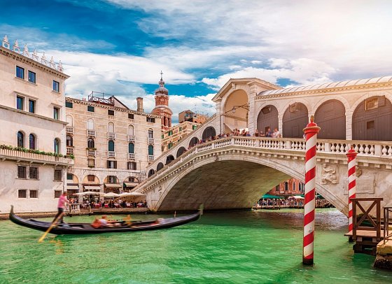 Kulturreise durch Italien - Rialto Brücke, Stadtansicht Venedig