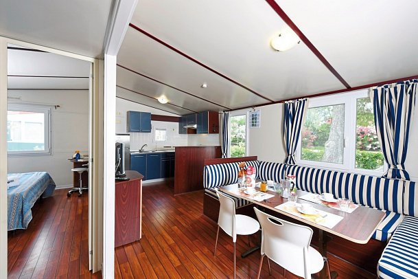 Camping Pino Mare - Wohnbeispiel Mobilheim Acquamarina (Zimmercodierung CB2)