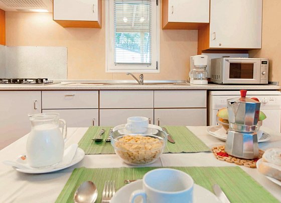 Vela Blu Camping Village - Wohnbeispiel Mobilheim Torcello Plus Gold Holiday (Zimmercodierungen CB2 & CB1)