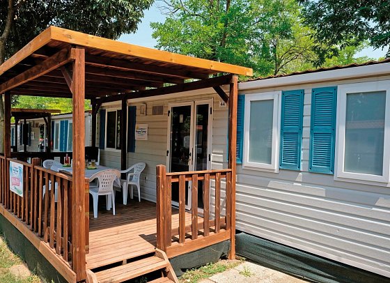 Rosapineta Camping Village (by Happy Camp) - Wohnbeispiel Mobilheim Happy Plus (Zimmercodierung CG2)