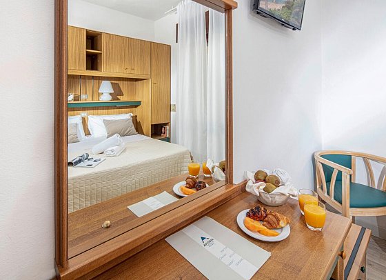 Astor - Wohnbeispiel Doppelzimmer seitl. Meerblick (Zimmercodierung DBN)