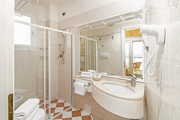 Karinzia - Beispiel Bad (Zimmercodierungen DBM & RBM)