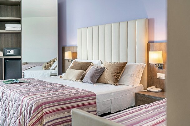 Karinzia - Doppelzimmer Superior seitl. Meerblick (Zimmercodierung DSN)