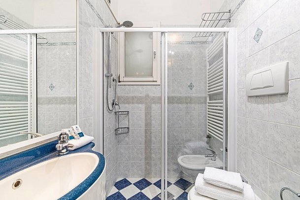 Karinzia - Beispiel Bad Einzelzimmer (Zimmercodierung EB1)