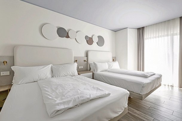 Mediterranee Family & Spa Hotel - Wohnbeispiel Juniorsuite Superior (Zimmercodierung JS1)