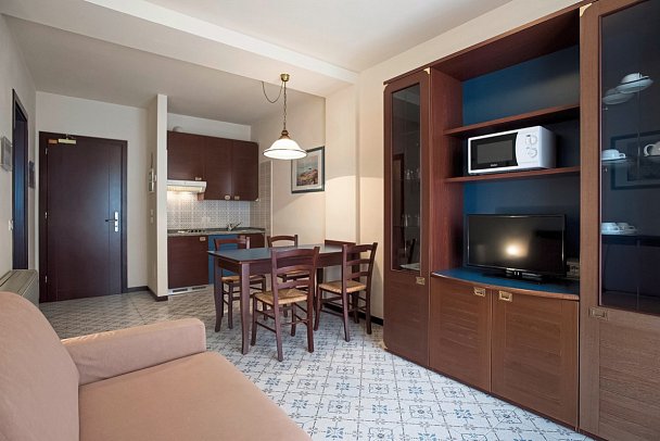Aparthotel Holiday - Wohnbeispiel Classic Suite (Zimmercodierung AB1)