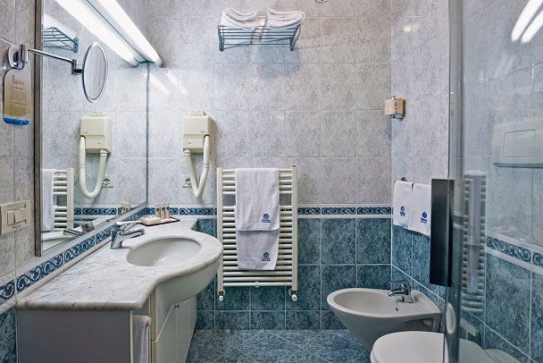 Aparthotel Holiday - Beispiel Bad (Zimmercodierung AB1)