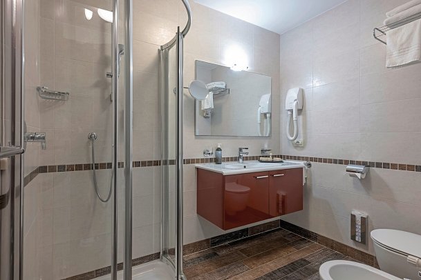 Aparthotel Holiday - Beispiel Bad (Zimmercodierung AB1)