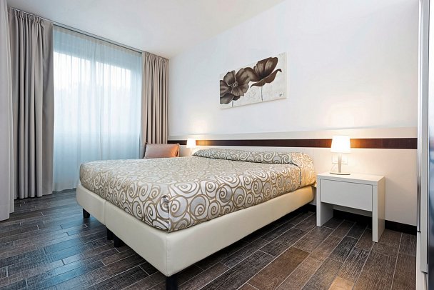 Aparthotel Holiday - Wohnbeispiel Classic Suite (Zimmercodierung AB1)