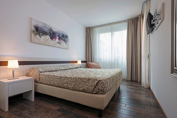 Aparthotel Holiday - Wohnbeispiel Classic Suite (Zimmercodierung AB1)