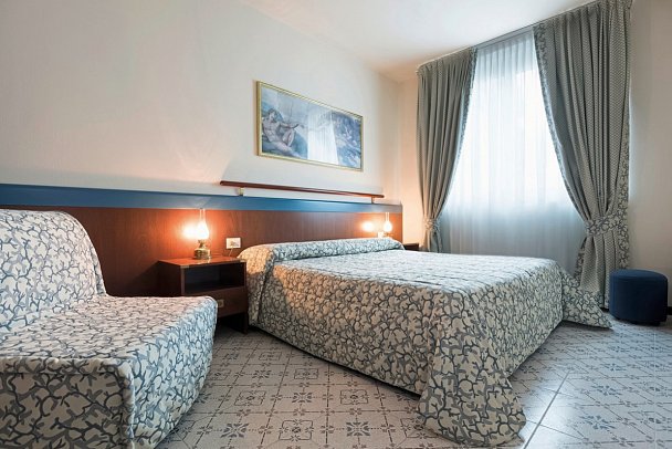 Aparthotel Holiday - Wohnbeispiel Classic Suite (Zimmercodierung AB1)