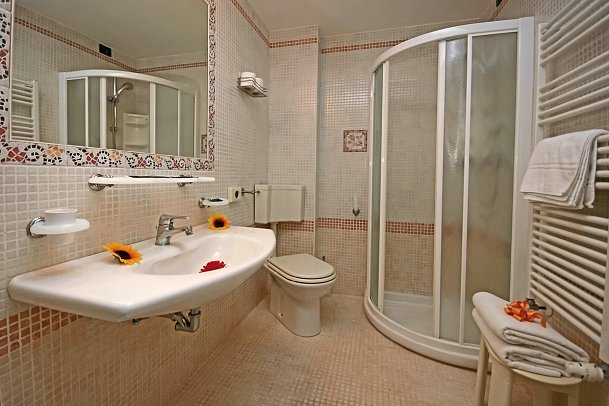 Brioni Mare - Beispiel Bad (Zimmercodierungen DB1, DB2 & DB3)