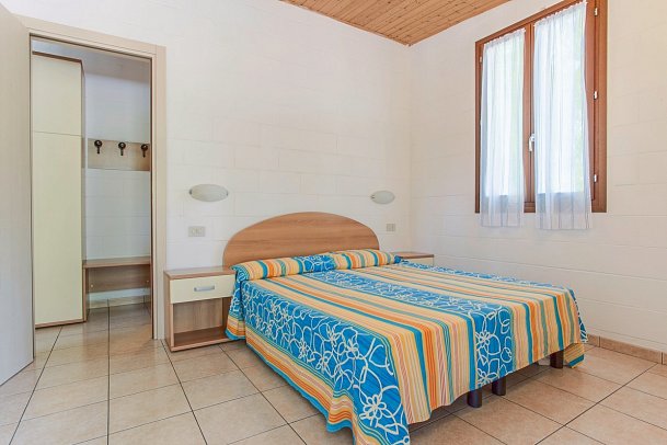 Feriendorf Rosapineta Süd - Wohnbeispiel 2-Raum-Chalet (Zimmercodierung HX2)