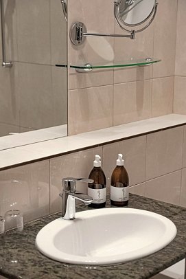 hideauts hotels Villa R - Beispiel Bad Doppelzimmer Comfy (Zimmercodierung DB1)