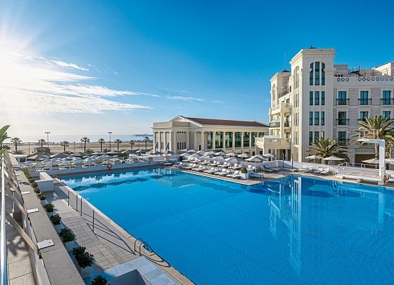 Las Arenas Balneario Resort
