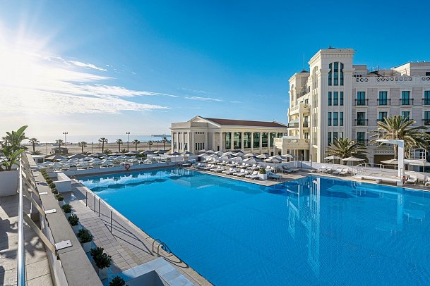 Las Arenas Balneario Resort