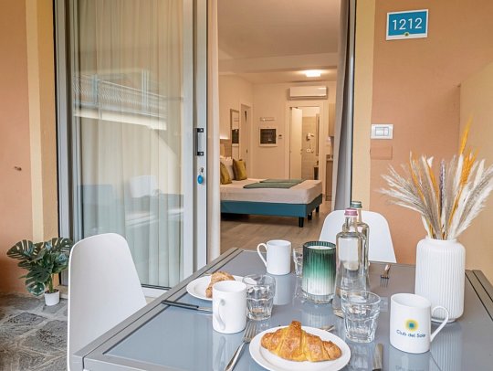 Sentido Lago di Garda Premium Village - Wohnbeispiel Appartement Comfort Hillside (Zimmercodierung AB1)