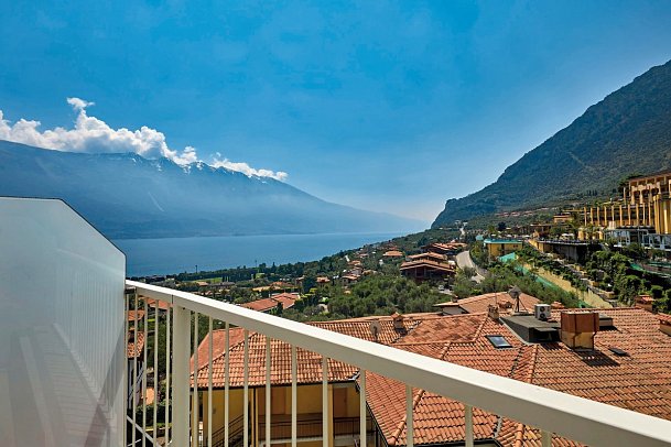 Hotel Royal Village - Wohnbeispiel Doppelzimmer Superior Villa Lucia seitl. Seeblick (Zimmercodierung DS1)