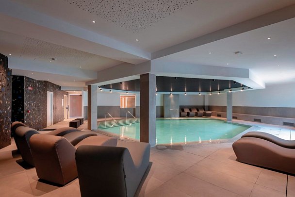 Hotel Royal Village - Innenpool