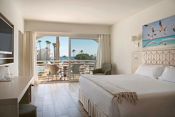 Iberostar Waves Royal Andalus - Wohnbeispiel Familienzimmer seitl. Meerblick (Zimmercodierungen F1N & F2N)