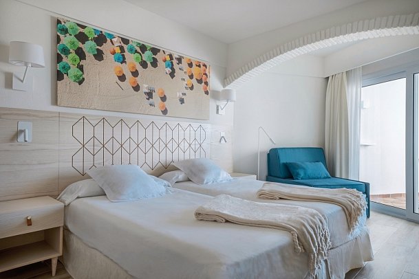 Iberostar Waves Royal Andalus - Wohnbeispiel Doppelzimmer seitl. Meerblick (Zimmercodierungen D1N, D2N, D1C & D5M)