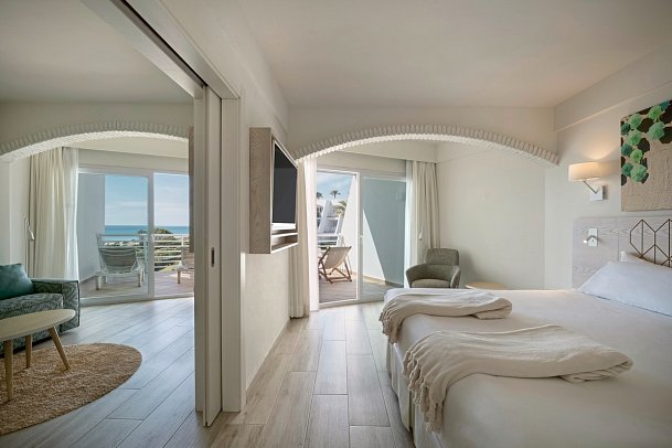 Iberostar Waves Royal Andalus - Wohnbeispiel Suite seitl. Meerblick (Zimmercodierungen WB1 & W2M)