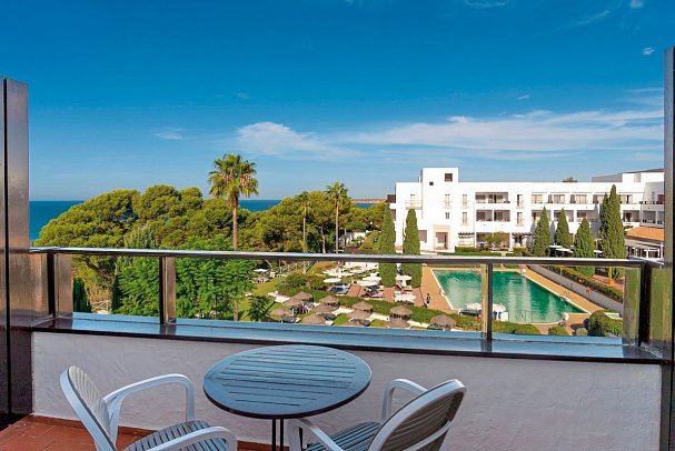 Hotel Fuerte Conil-Resort - Balkonbeispiel Doppelzimmer seitl. Meerblick (Zimmercodierung DBN)