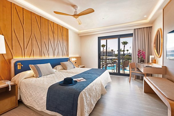 Hipotels Barrosa Palace Wellness & Spa - Wohnbeispiel Doppelzimmer seitl. Meerblick (Zimmercodierungen DBN & DPN)