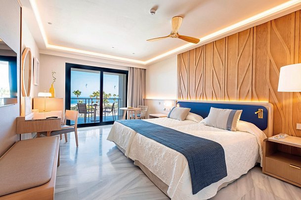 Hipotels Barrosa Palace Wellness & Spa - Wohnbeispiel Doppelzimmer Meerblick (Zimmercodierung DBM)