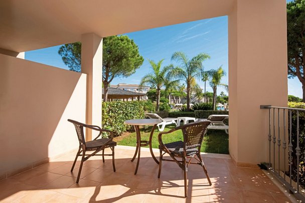 Die Costa de la Luz entspannt entdecken - Terrassenbsp. Doppelzimmer mit kleinem privaten Garten (Zimmercodierungen DBG & FB2)