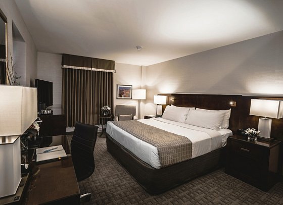 Lord Elgin Hotel