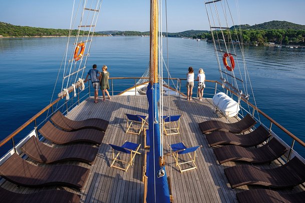 Kreuzfahrt Highlights Norddalmatiens - Schiffsdeck Segelboot