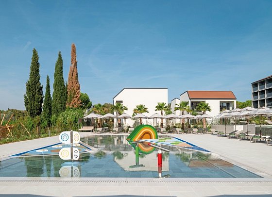Molum Hotel & Residences