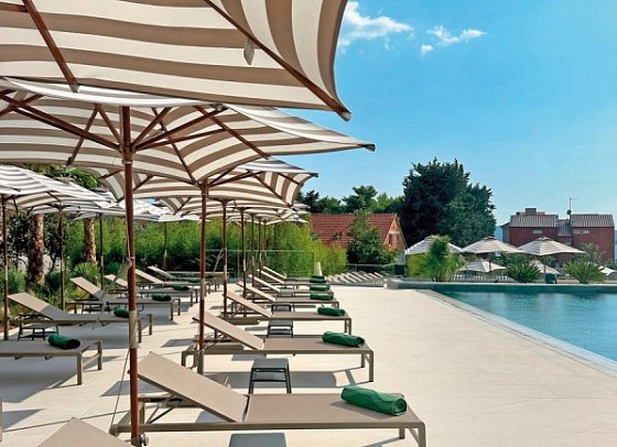 Molum Hotel & Residences