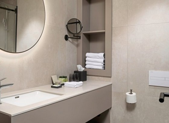 Molum Hotel & Residences - Beispiel Bad Doppelzimmer Superior King (Zimmercodierung DS1)