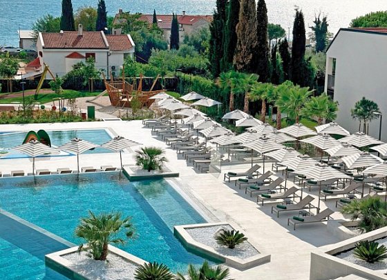 Molum Hotel & Residences
