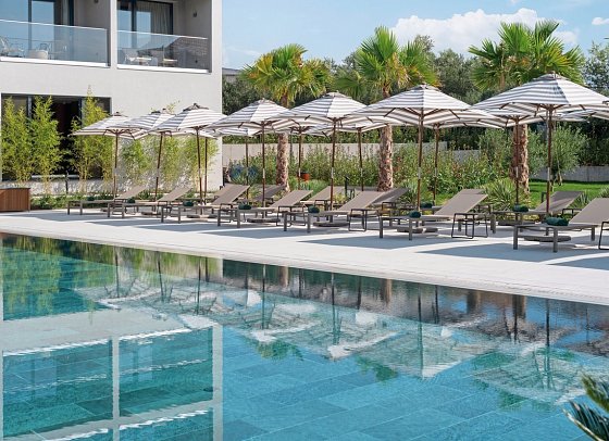 Molum Hotel & Residences