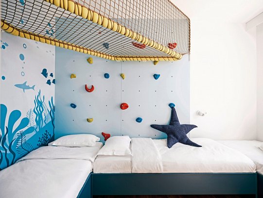 Falkensteiner Family Hotel Diadora - Wohnbeispiel Familiensuite Falky Meerseite (Zimmercodierung WI1)