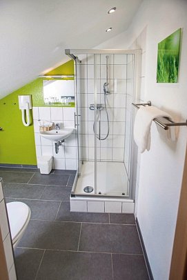 Im Tannengrund - Beispiel Bad Familienzimmer Komfort (Zimmercodierung FB2)