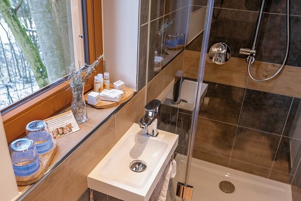 Sonnenresort Ettershaus - Wohnbeispiel Baumhaus Elvis Junior (Zimmercodierung BB1)