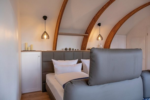 Sonnenresort ETTERSHAUS - Wohnbeispiel Baumhaus Elvis Junior (Zimmercodierung BB1)