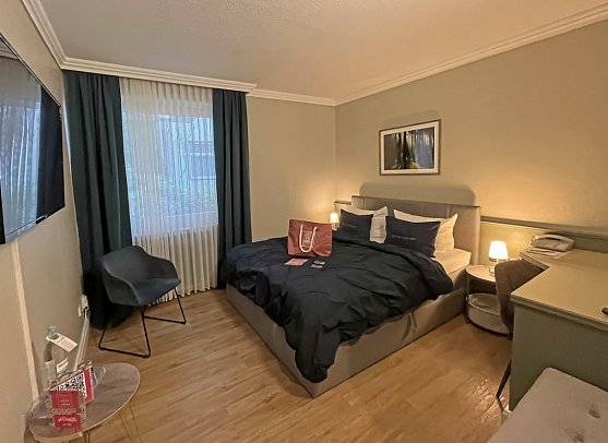 harz hotel & spa seela. - Wohnbeispiel Doppelzimmer Straßenseite (Zimmercodierung DB2)