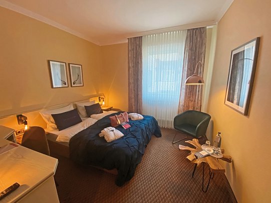 harz hotel & spa seela. - Wohnbeispiel Doppelzimmer Straßenseite (Zimmercodierung DB2)