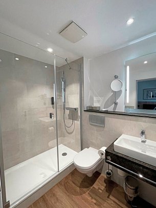 Hotel Niedersächsischer Hof - Beispiel Bad (Zimmercodierungen DB1, EB1 & DF1)