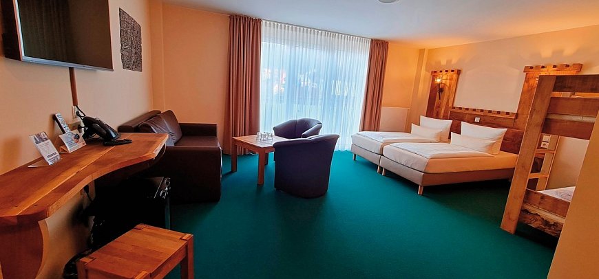 Hasseröder Burghotel - Wohnbeispiel Familienzimmer (Zimmercodierung FB1)