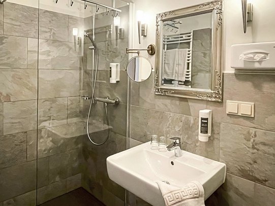 Hasseröder Burghotel - Beispiel Bad (Zimmercodierungen DB1, DC1, DB2, DC2, FB1 & FV1)